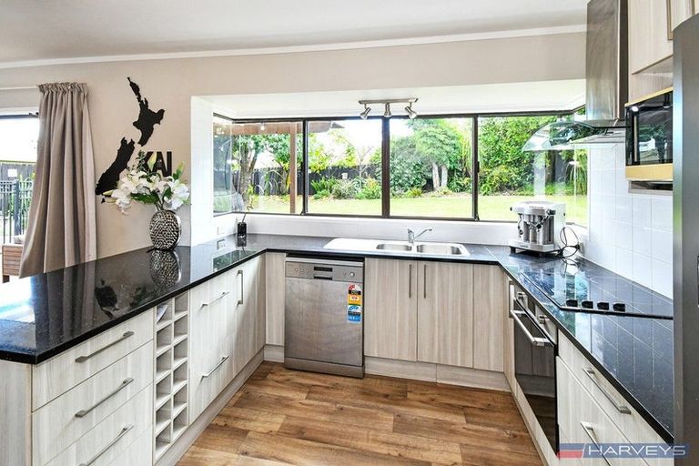 Photo of property in 9 Rarahu Place, The Gardens, Auckland, 2105