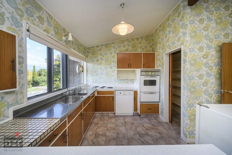 Photo of property in 24 Wikiriwhi Crescent, Awapuni, Palmerston North, 4412