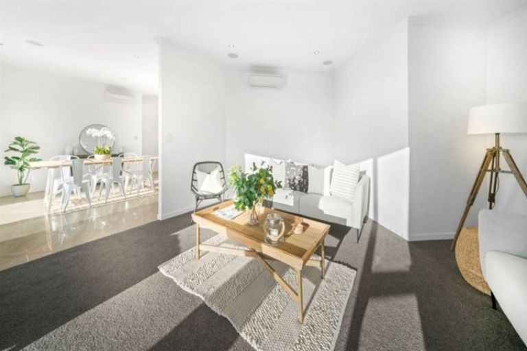 Photo of property in 19 Luxton Place, Mount Pleasant, Christchurch, 8081