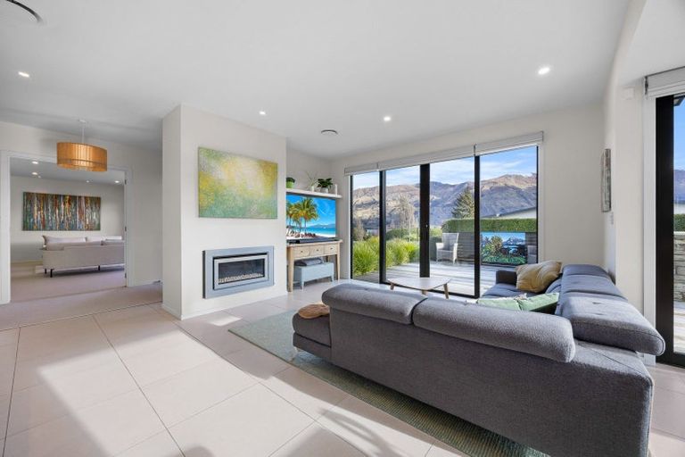 Photo of property in 5 Valley Crescent, Wanaka, 9305