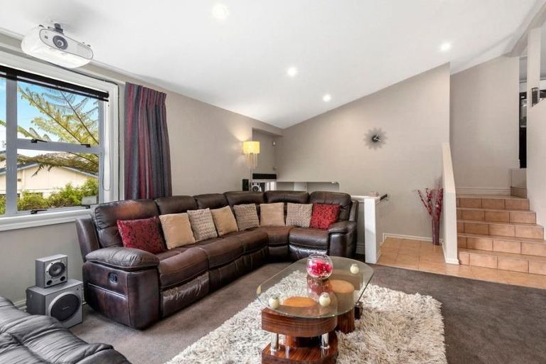 Photo of property in 2/150 Tirohanga Road, Tirohanga, Lower Hutt, 5010