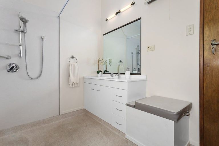 Photo of property in 18 Tawhara Place, Edgecumbe, 3120