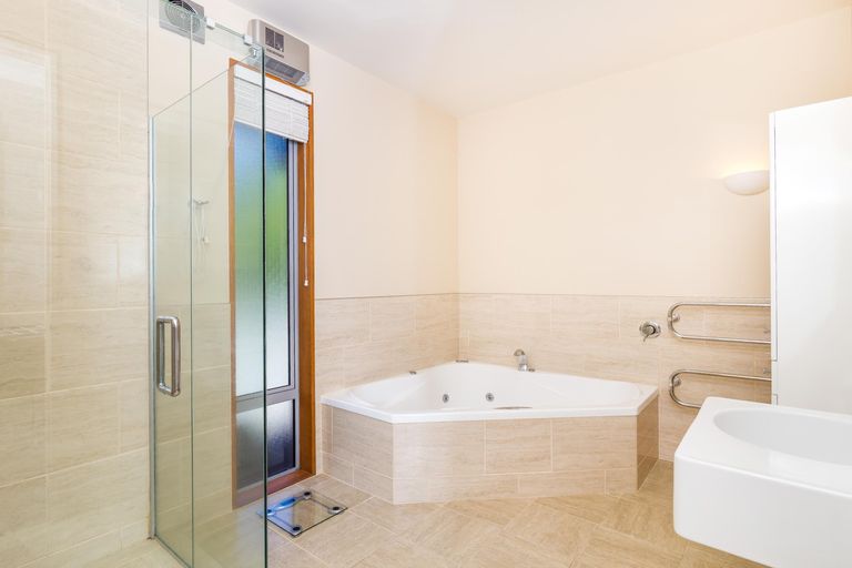 Photo of property in 5 Cameron Drive, Acacia Bay, Taupo, 3385