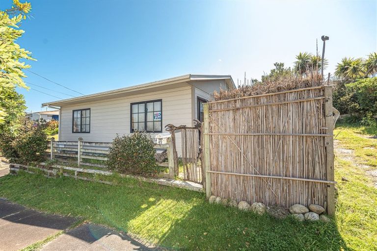 Photo of property in 49 Rangiora Street, Castlecliff, Whanganui, 4501