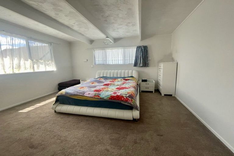 Photo of property in 2/55 Aberdeen Road, Castor Bay, Auckland, 0620