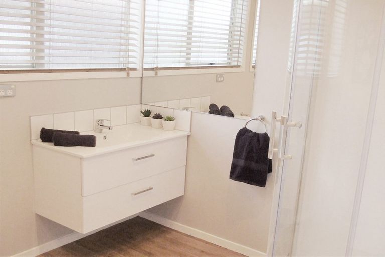 Photo of property in 2/34 Blacklock Avenue, Henderson, Auckland, 0612