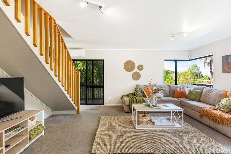 Photo of property in 1/20 Reynolds Place, Torbay, Auckland, 0630