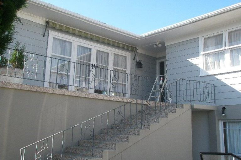 Photo of property in 35 Holland Road, Hillcrest, Auckland, 0627