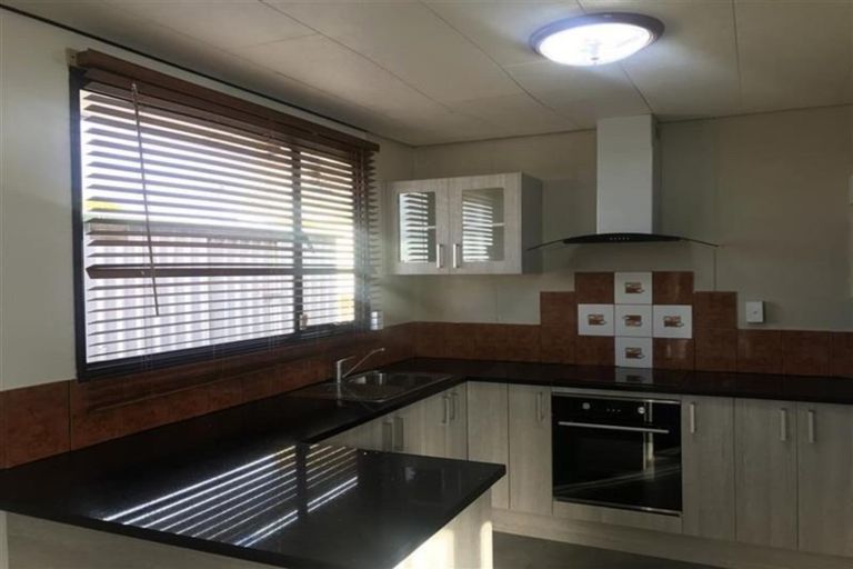 Photo of property in 5 Kopara Place, Clendon Park, Auckland, 2103