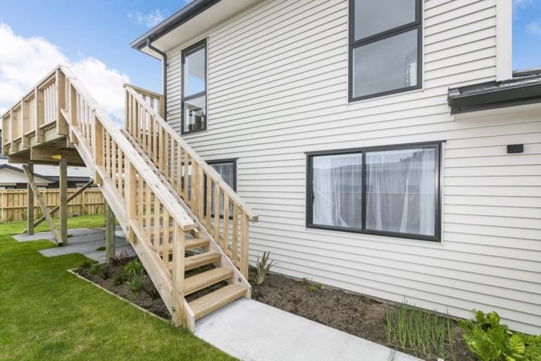 Photo of property in 9b Epic Way, Newlands, Wellington, 6037