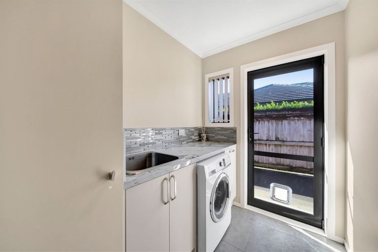 Photo of property in 12 Dolphin Parade, Bell Block, New Plymouth, 4312