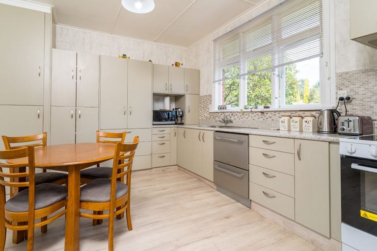 Photo of property in 16 Braeside, Kinmont Park, Mosgiel, 9024