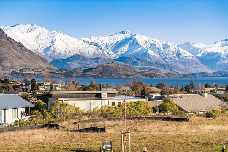 Photo of property in 7 Mcneil Crescent, Wanaka, 9305
