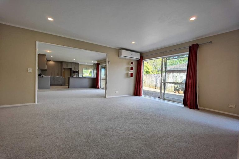Photo of property in 12 Quartley Place, Huntington Park, Auckland, 2013