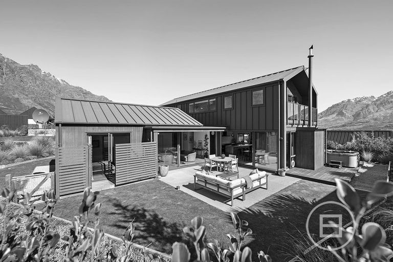 Photo of property in 9 Falconer Rise, Jacks Point, Queenstown, 9371