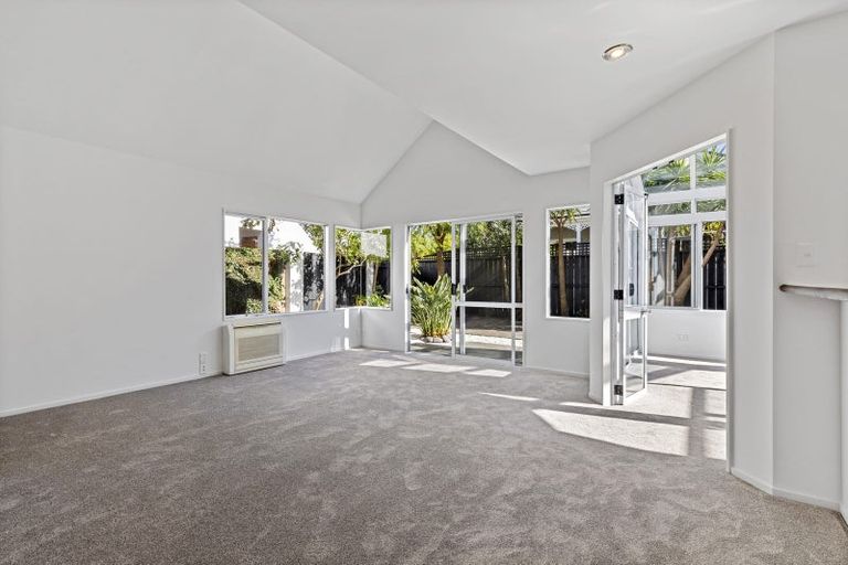 Photo of property in 2/20 Norwood Road, Bayswater, Auckland, 0622