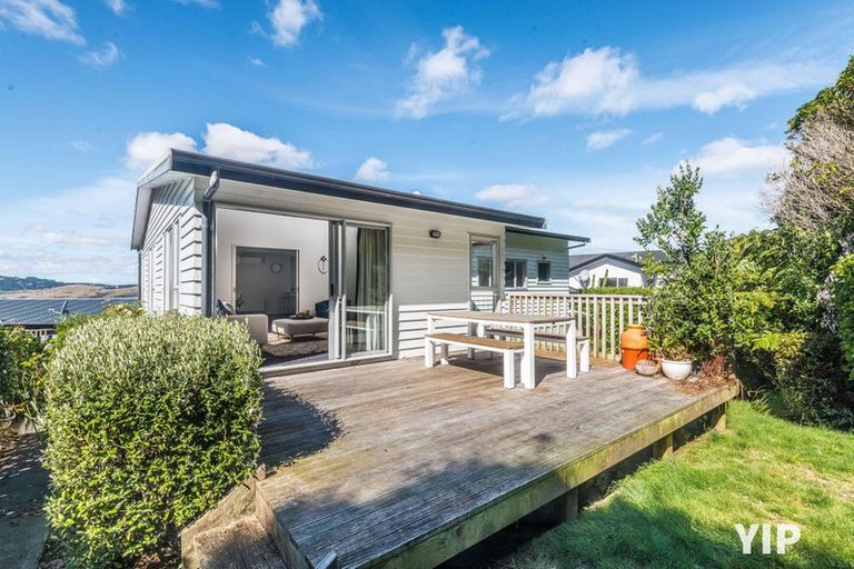 Photo of property in 35 Meadowcroft Grove, Johnsonville, Wellington, 6037