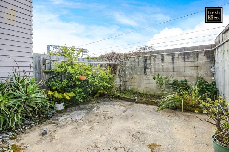Photo of property in 2/1 Briar Way, New Lynn, Auckland, 0600