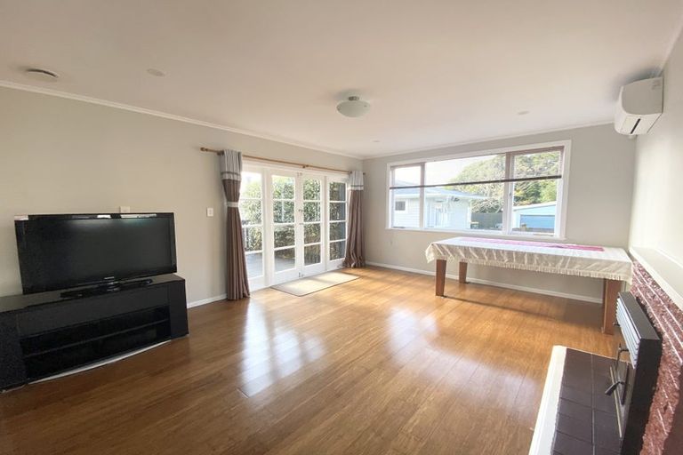 Photo of property in 532a Glenfield Road, Glenfield, Auckland, 0629