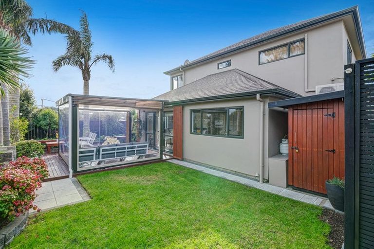 Photo of property in 2/26 James Street, Bayview, Auckland, 0629
