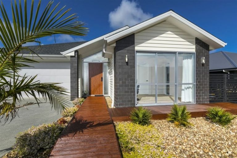 Photo of property in 15 Fruitlands Road, Kumeu, 0810