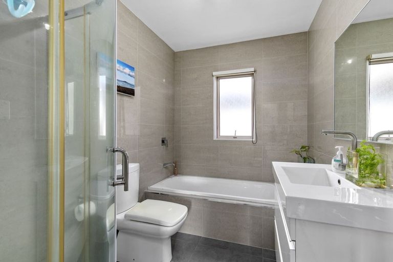 Photo of property in 30c Schnapper Rock Road, Schnapper Rock, Auckland, 0632