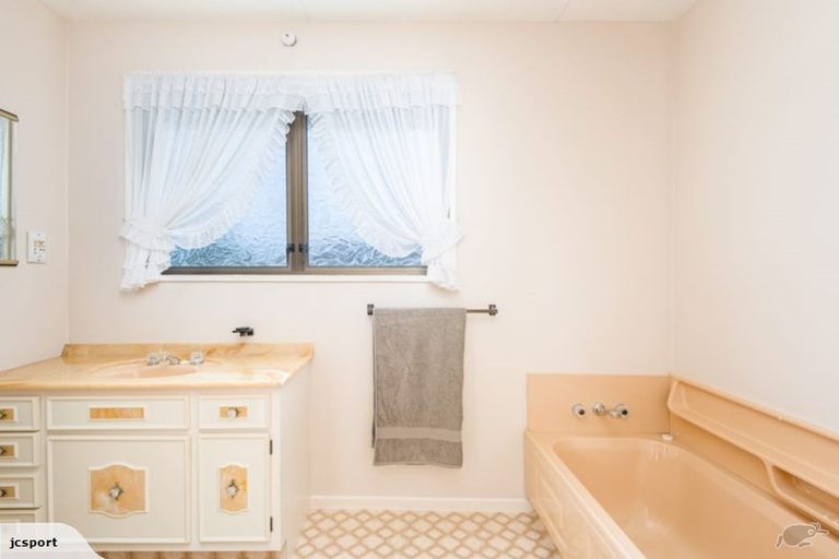 Photo of property in 7 Crosdale Place, Burnside, Christchurch, 8042