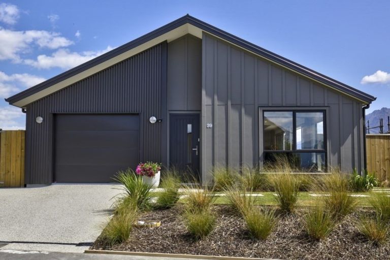 Photo of property in 39 Shepherd Road, Jacks Point, Queenstown, 9371