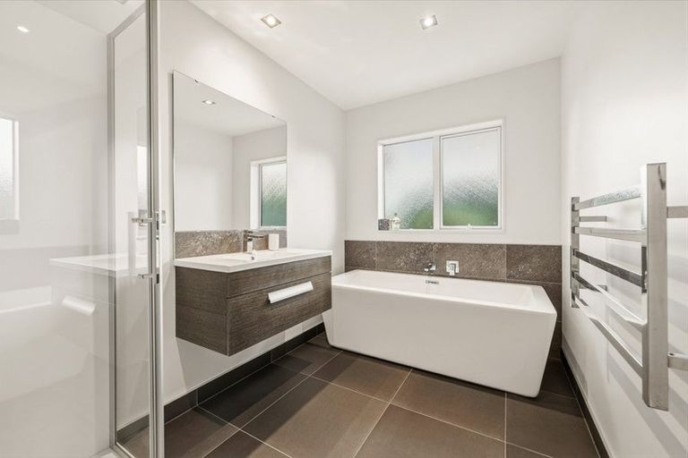 Photo of property in 1 Ngaire Close, Wainui, Silverdale, 0994