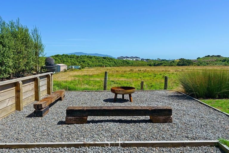 Photo of property in 48 Anderson Park Drive, Waikanae, 5036