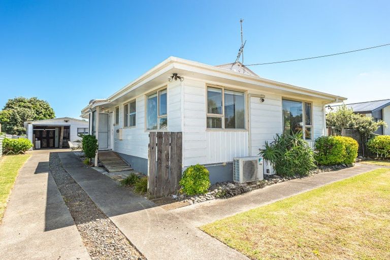 Photo of property in 25 Carson Street, Castlecliff, Whanganui, 4501