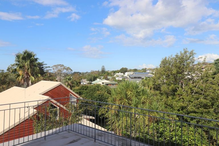 Photo of property in 2/879 East Coast Road, Northcross, Auckland, 0632
