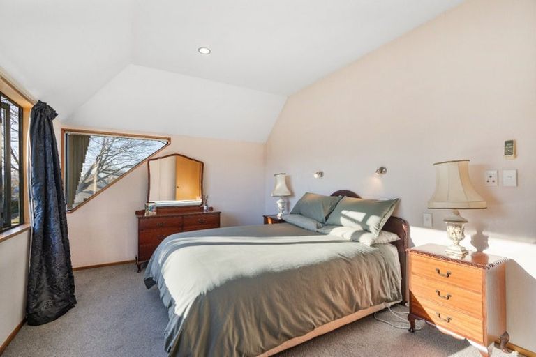 Photo of property in 2/433 Memorial Avenue, Burnside, Christchurch, 8053