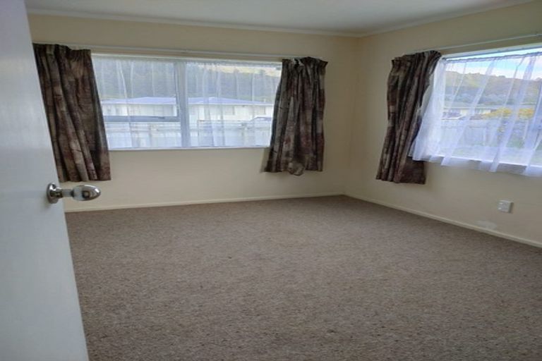 Photo of property in 1 Weymouth Grove, Wainuiomata, Lower Hutt, 5014