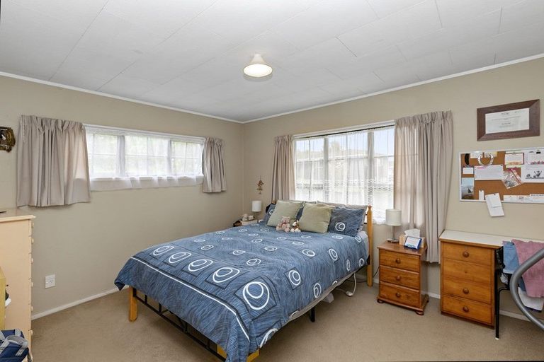 Photo of property in 14 Holmes Drive South, West Harbour, Auckland, 0618