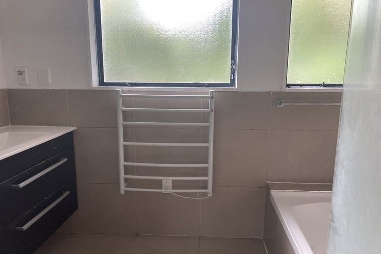 Photo of property in 131/27 Target Road, Totara Vale, Auckland, 0629