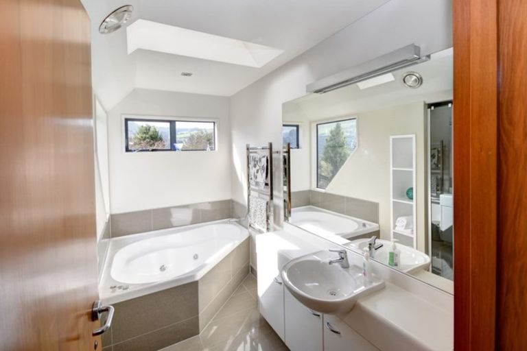 Photo of property in 18 Ribbonwood Close, Normanby, Dunedin, 9010