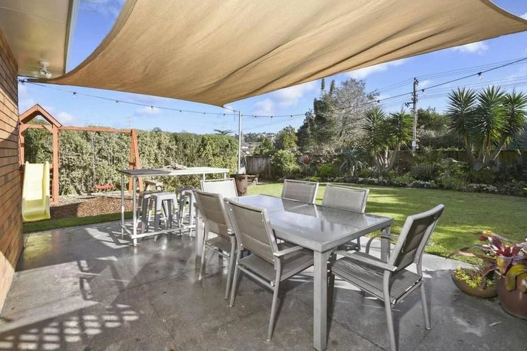 Photo of property in 1 Marbella Drive, Massey, Auckland, 0614