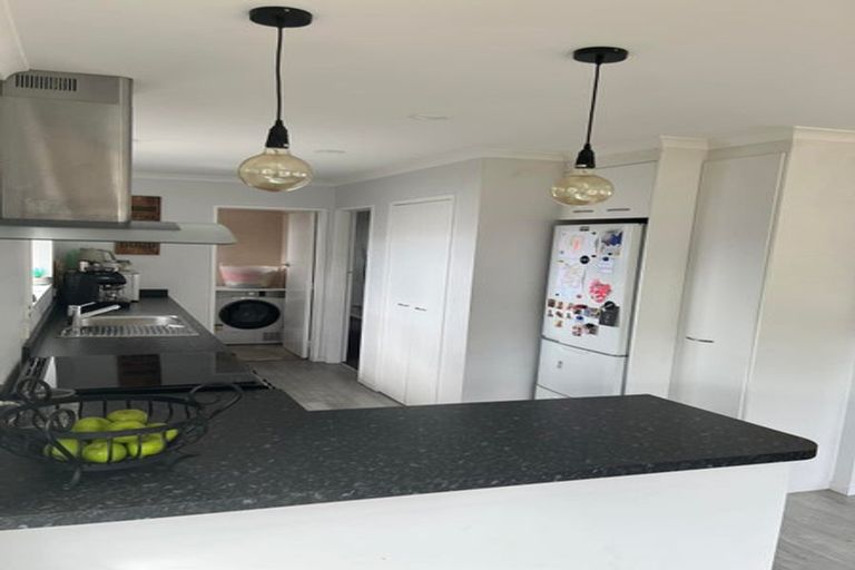 Photo of property in 4 Harvard Grove, Totara Park, Upper Hutt, 5018