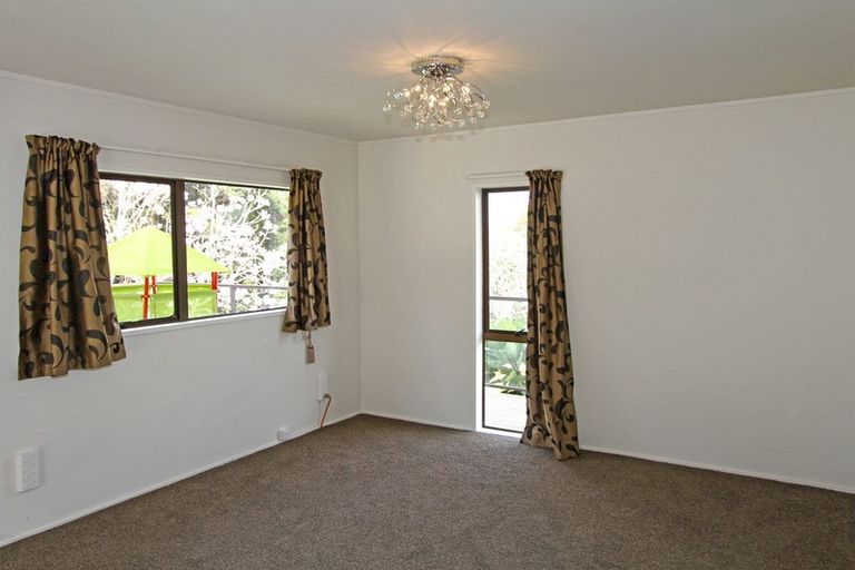 Photo of property in 110 Chelsea View Drive, Chatswood, Auckland, 0626