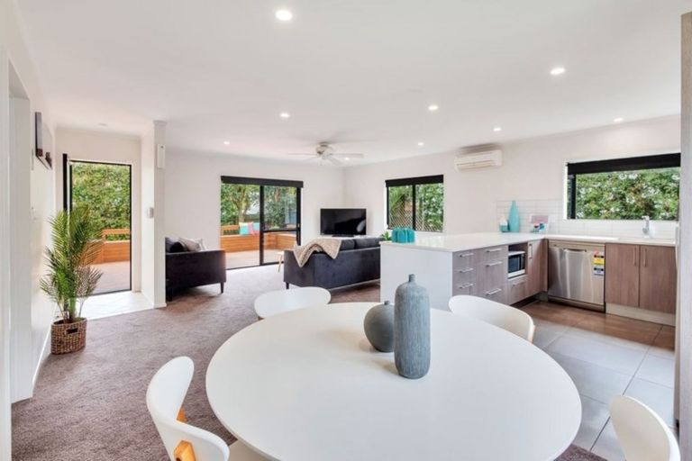 Photo of property in 2/54 Youngs Road, Papakura, 2110