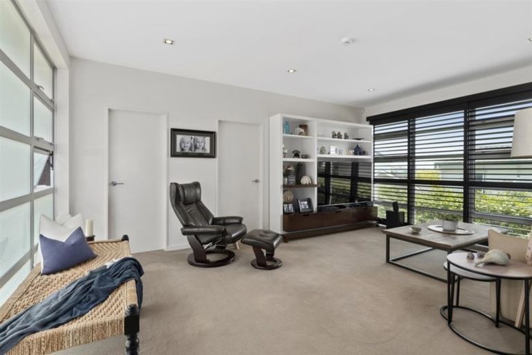 Photo of property in 8 Sylvan Park Avenue, Milford, Auckland, 0620