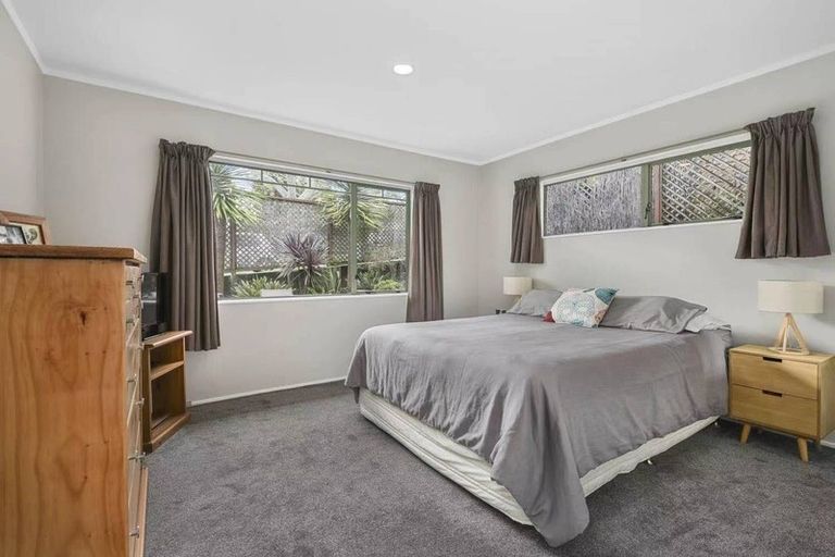 Photo of property in 1 Marbella Drive, Massey, Auckland, 0614
