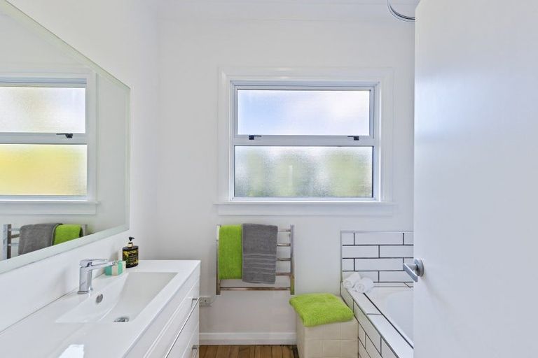 Photo of property in 11 Waimea Street, Westown, New Plymouth, 4310