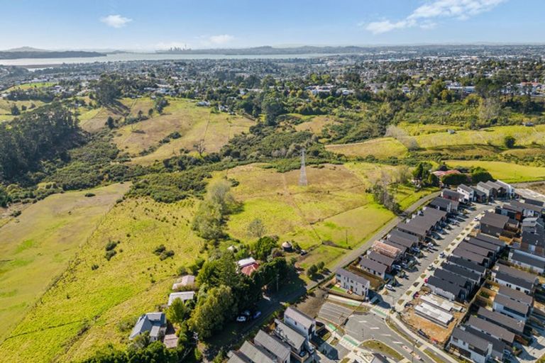 Photo of property in 23 Red Hills Road, Massey, Auckland, 0614