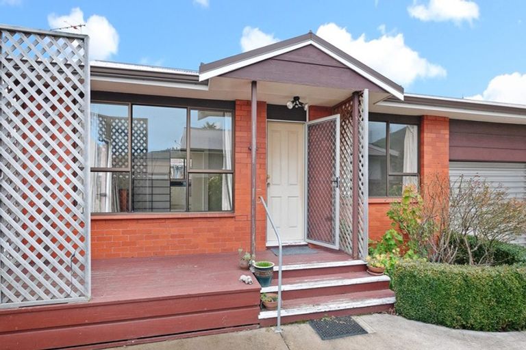 Photo of property in 32b Laing Crescent, Heathcote Valley, Christchurch, 8022