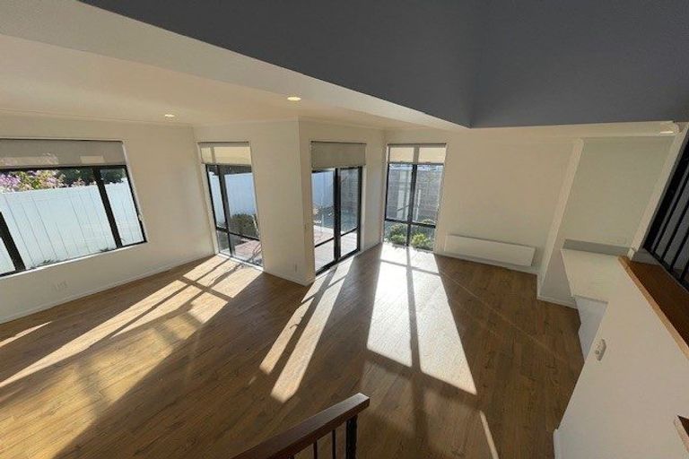 Photo of property in 13 Frieston Road, Milford, Auckland, 0620