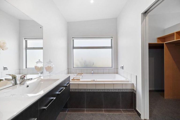 Photo of property in 16 Orbell Drive, Lake Hayes, Queenstown, 9304