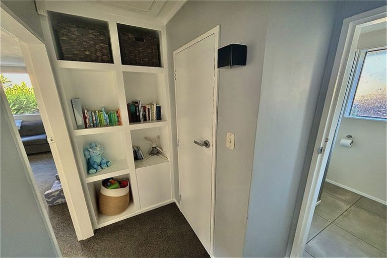 Photo of property in 9b Kansas Grove, Totara Park, Upper Hutt, 5018