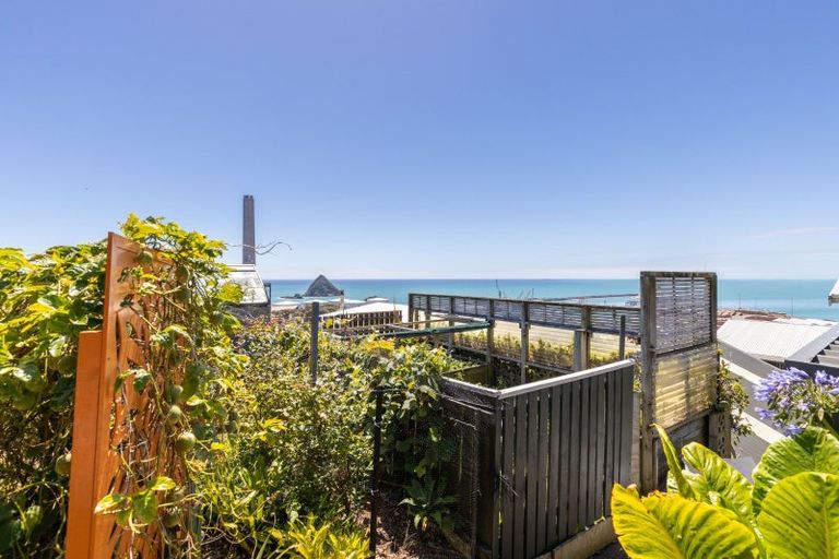 Photo of property in 19 Port View Crescent, Moturoa, New Plymouth, 4310